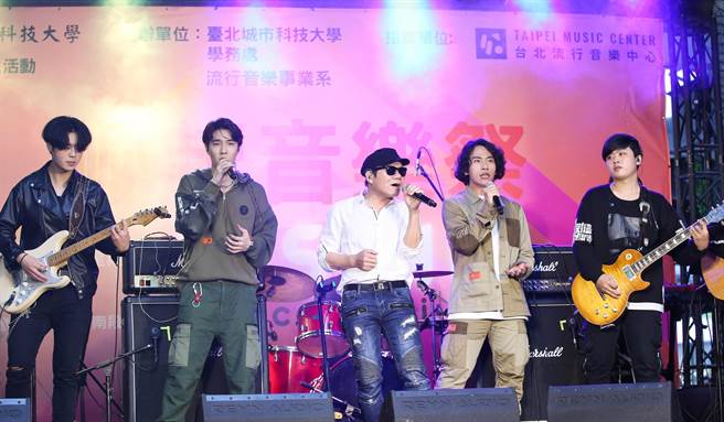 趙傳今現身信義區演出。（陳俊吉攝）