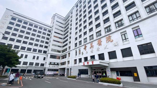 台南市1名老婦與肺結核病患同住加護病房，134天後才接獲採檢通知，家屬控訴螺絲鬆了，永康奇美醫院則否認延誤。（本報資料照片）