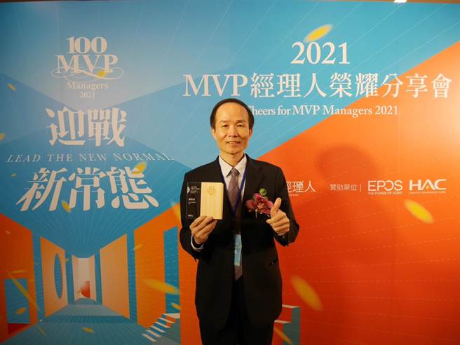 國資圖館長劉仲成獲得「經理人月刊100MVP經理人」獎。（國資圖提供／陳淑芬台中傳真）