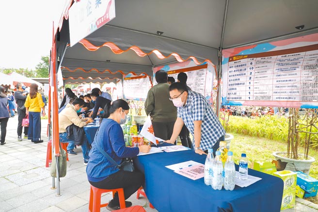 云林县就业博览会释出2000多职缺，企业40K抢人才。（张朝欣摄）