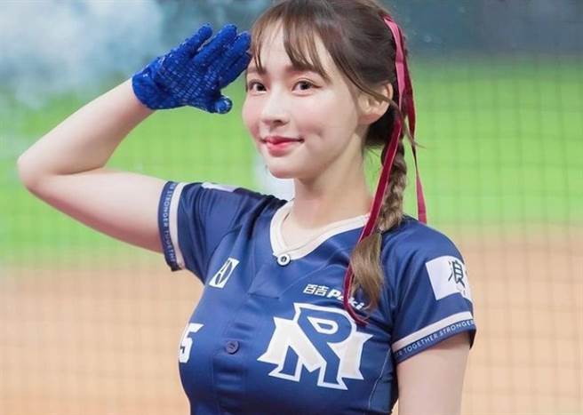 林襄拥有甜美外型、E级傲人上围，被封为啦啦队女神。(图/翻摄自林襄IG)