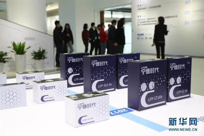 大陆动力电池制造商寧德时代股价再创歷史新高，总市值直逼工商银行。（新华网）