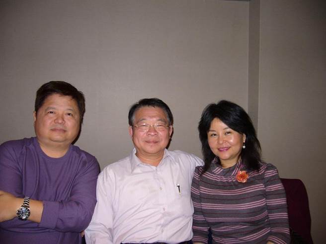 朱高正和香港友人聚会，右为廖书兰。（图／作者廖书兰提供）