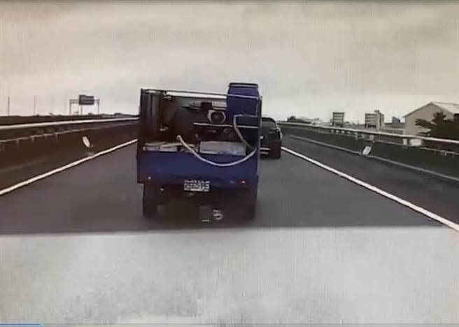 刘姓男子指控小货车恶意逼车行径恶劣。(翻摄照片／吕筱蝉桃园传真)