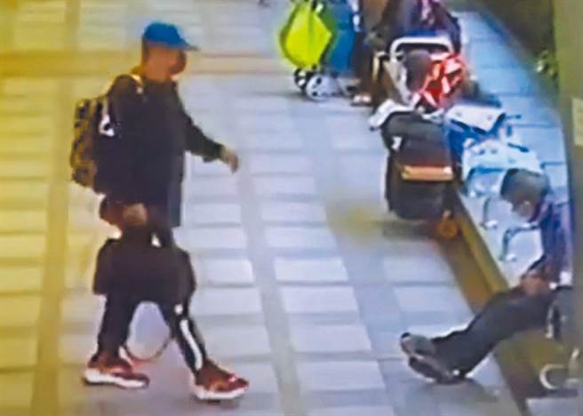 新店槍擊案凶嫌變裝逃亡。（翻攝照片）