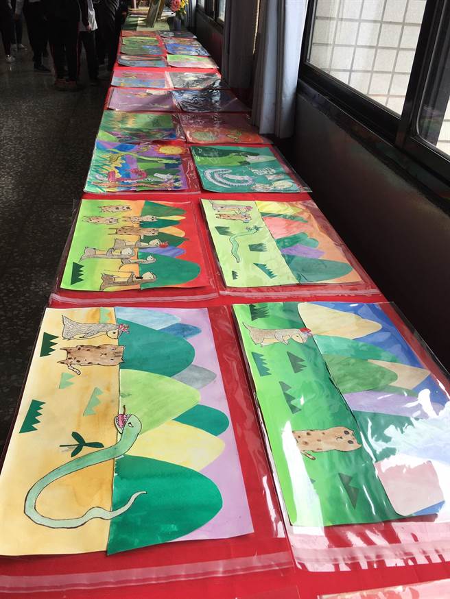 「沙鼻慢城」一书是由彭岁玲及12名在地小朋友合力创作完成。（三义乡公所提供／谢明俊苗栗传真）