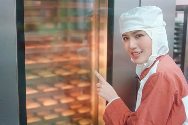 文慧如亲手制作音乐会小礼物。（华研国际提供）