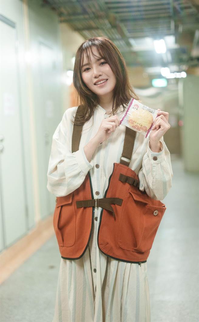 文慧如亲手制作音乐会小礼物。（华研国际提供）