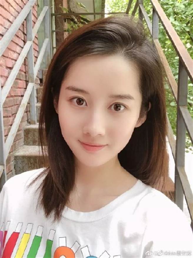 景如洋的美清新自然，擁有不少粉絲。(圖/翻攝自微博)