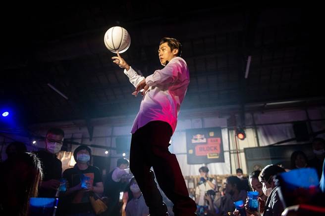 由「球魁」陈勇胜一手推动的BALLERTIME花式篮球公开赛将是一场结合创造力的表演飨宴。（Red Bull提供）