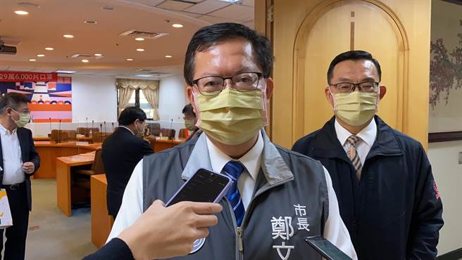 桃园市长郑文灿29日说，防疫旅馆和计程车不够是其他县市，桃园指标最高。(蔡依珍摄)