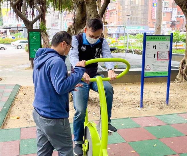 叶元之使用议员配合款在公园增设长辈体健设施区。（叶元之服务处提供）