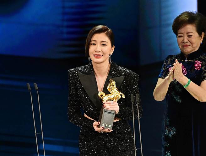 賈靜雯獲得最佳女主角橋段是今年金馬獎頒獎典禮收視最高點。（金馬執委會提供）