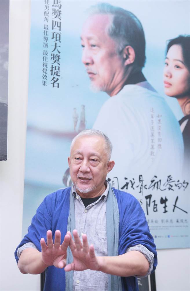 白天教书，晚上笔耕，现年63岁的舞蹈家张晓雄出生于柬埔寨，因为战乱而辗转到中国大陆成长，之后到澳洲发展，曾任职澳大利亚国家舞蹈剧场主要舞者，也曾在导演张作骥电影《那个我最亲爱的陌生人》饰演一角。（张铠乙摄）