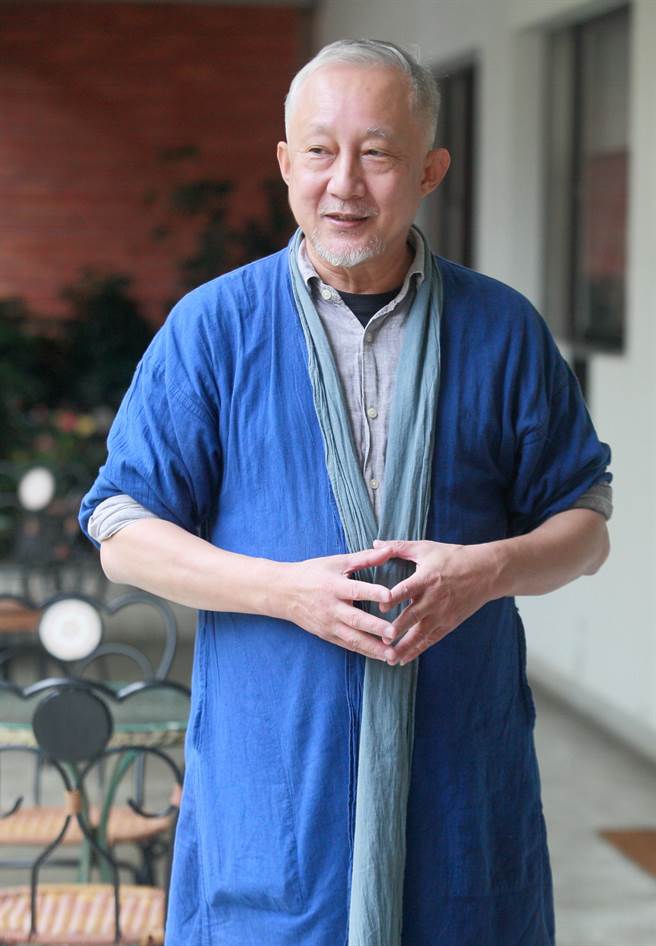 舞蹈家张晓雄说自己很晚才开口说话，家人一度以为他是哑吧。（张铠乙摄）