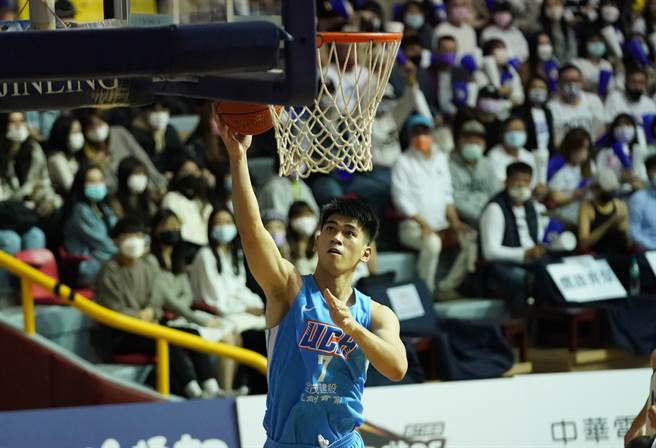 健行科大刘彦廷18分、13篮板。（大专体总提供）