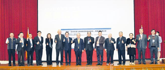 施耐德电机与中国生产力中心扩大合作，共同推动台湾成为亚洲高阶制造中心。图／施耐德电机提供