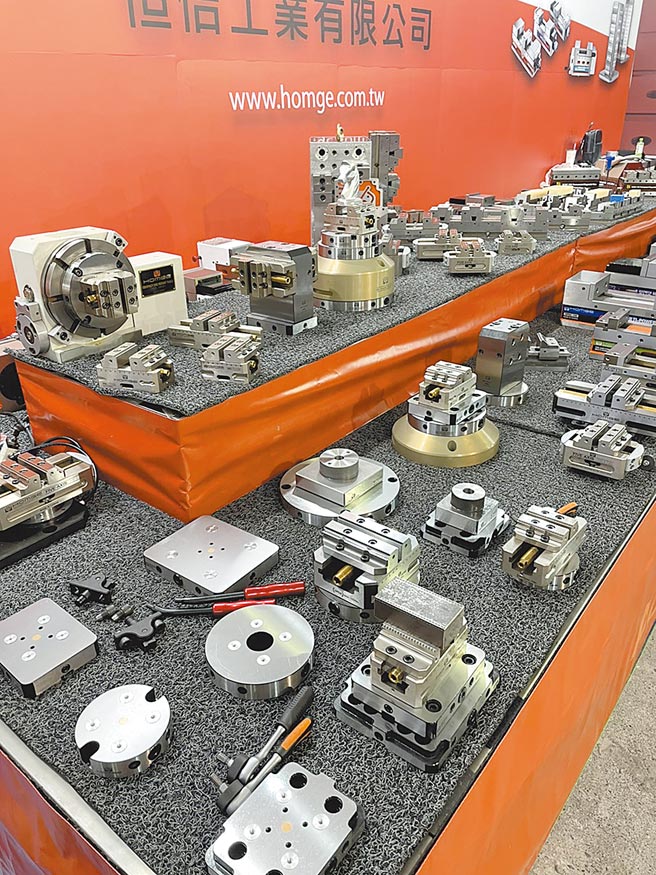 恒佶公司专精铣床配件，圆的或方的「零点定位系统」，一应俱全，将在12月10日至13日台中自动化机械展登场，帮助许多加工厂快速换模定位，以最低的成本产出最高产能。图／王妙琴