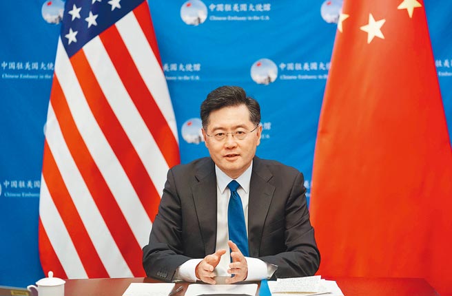 中国驻美大使秦刚、俄罗斯驻美大使安东诺夫27日在美国《国家利益》杂志网站发表联合署名文章，批评美国号召举办的民主峰会。图为秦刚。（新华社）