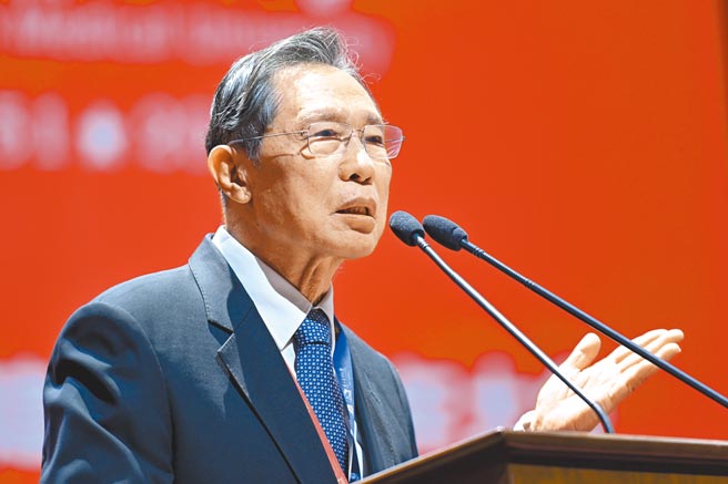 中国工程院院士锺南山研判，Omicron变种病毒的危害性还需要一段时间的判断，需随时注意，但是现在还不会採取比较大的行动。（中新社资料照片）