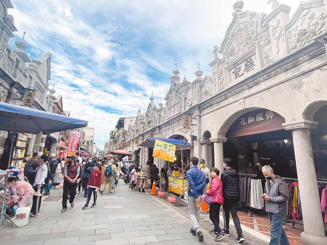 桃园市大溪老街1栋百年老宅，荣登今年桃园市最老住宅交易。（吕筱蝉摄）