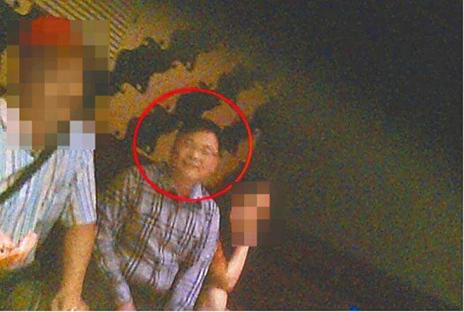 時任北投警分局偵查隊隊長的陳建志遭人檢舉涉足有女陪侍場所遭拔官調整至刑警大隊肅竊組。圖為當時陳建志遭人檢舉畫面（圖／翻攝畫面）