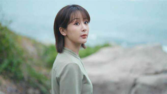 賀頓（楊紫 飾）運用專業，抽絲剝繭幫助病患治癒內心的創傷。（圖／龍華電視提供）