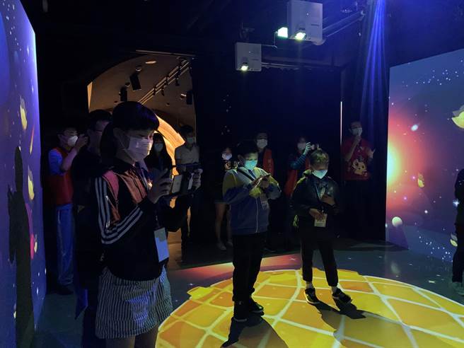 新北技职体验迎向「元宇宙」世代，图为学生到观光工厂进行职探体验课程。(新北教育局提供／李侑珊台北传真)