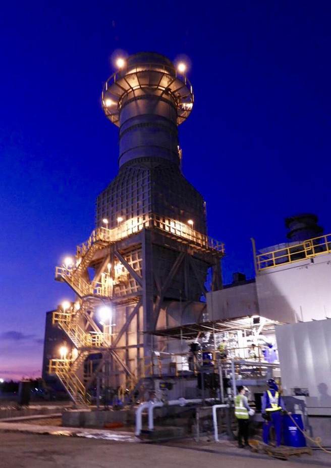 大潭电厂增气工程遭立委爆料偷偷引进400位移工，台电回应，北部电厂陆续除役，大潭攸关明年夏天尖峰用电所需，所以引进移工有急迫性。(图／台电提供)