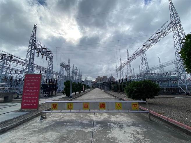 捷运北环将开工，路线行经占地1008坪的屋外式芦洲北侧溪墘变电所，新北市议员李翁月娥多次会勘，要求台电趁势将变电所室内化，图为变电所资料照（戴上容摄）