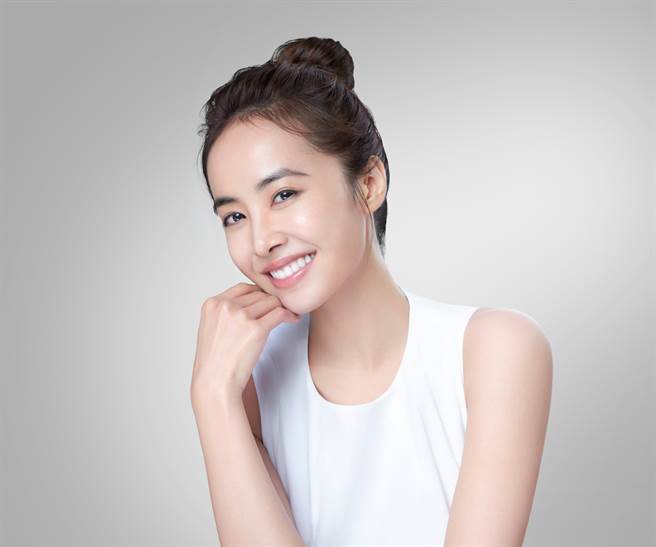 台湾OLAY代言人Jolin 最新广告抢先看。(OLAY提供)