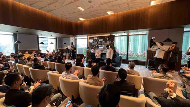 高市觀光局今（30）日正式啟動一系列米其林摘星行動，觀光局長周玲妏笑稱，疫後經濟復甦，很多餐廳都爆滿，很怕評鑑祕密客吃不到。（柯宗緯攝）