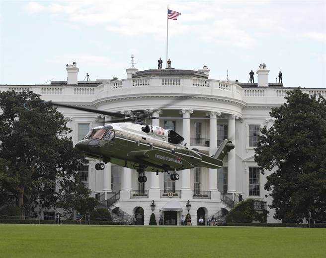 VH-92A近期被评为可靠性与妥善率未达标准，可能无法在紧急时将美国总统载离白宫避难。图为VH-92A于白宫草坪进行测试。（图／DVIDS）