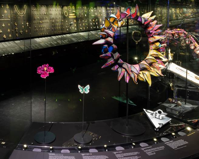 今年五月赵心绮的《红宝石牡丹》胸针获得英国伦敦V&amp;A博物馆纳为永久馆藏。（伦敦V&amp;A博物馆提供）