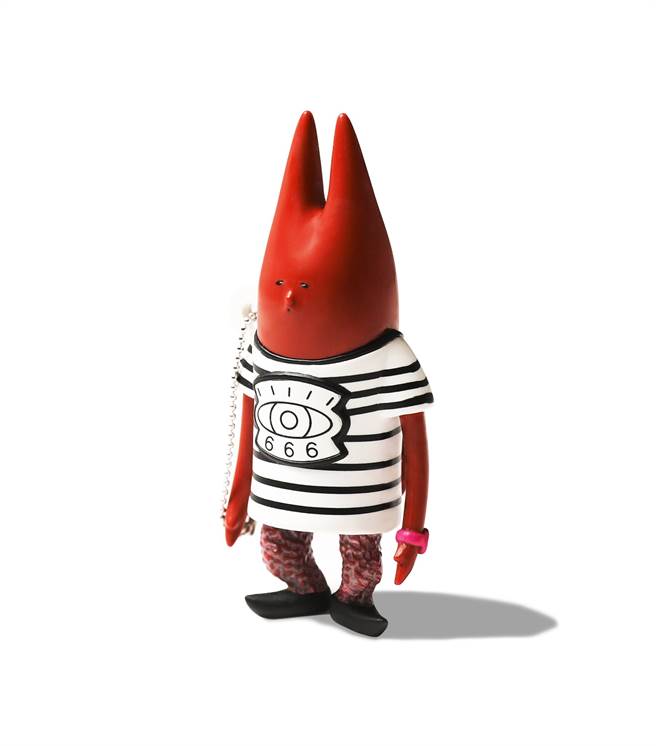 小鬼生前设计的虚拟角色公仔「Alien666」先前与悠游卡公司合作，选在冥诞这天推出人物全立体的悠游卡。（柯宗纬翻摄）