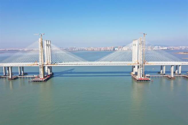 泉州湾跨海大桥完成后，福厦高铁6个重要标案已全线贯通，预计可在2023年通车。（图／新华社）
