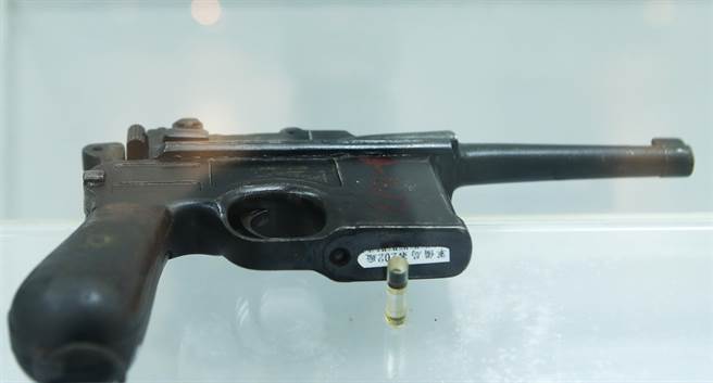 汉阳兵工厂仿德制毛瑟96式7.63公厘手枪在民国10年正式量产，为国军抗战时的主要武器。 (陈怡诚摄)