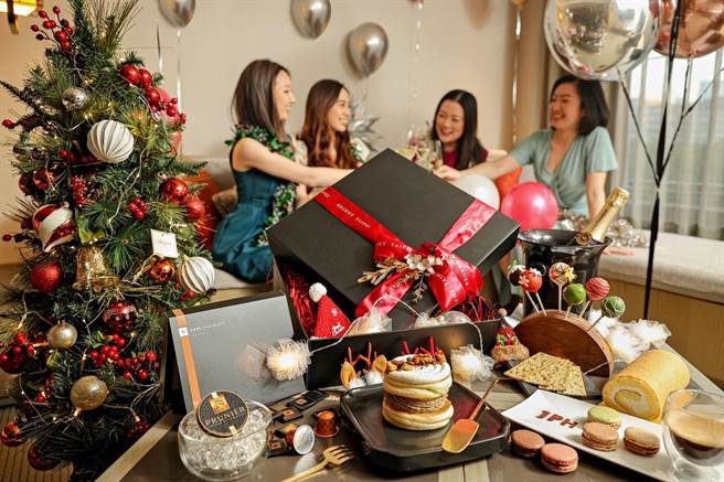 台北晶华酒店推出主打4人入住同享精品甜点的「甜蜜圣诞．丽晶精品礼物派对」住房专案。（台北晶华酒店提供）
