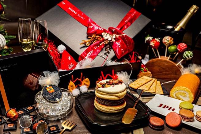 「圣诞甜点礼物盒」匯集丽晶精品多家知名甜点品牌的梦幻甜品。（台北晶华酒店提供）