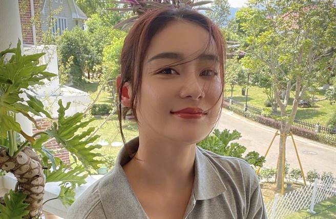 袁姗姗被封为「马甲线女王」。(图／翻摄自袁姗姗微博)