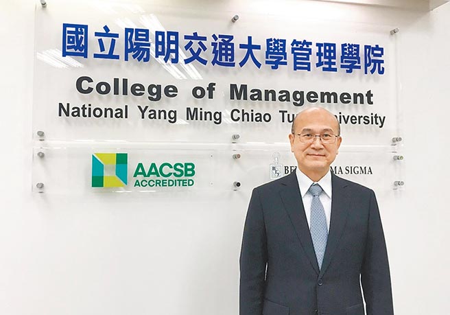 阳明交大台商中心主任温金丰教授表示「阳明交大ESG永续策略论坛」重视策略思维、理论架构及实务案例，透过课程可强化企业对永续经营的决策与执行能力。图／阳明交大提供