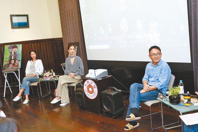 導演何蔚庭（右起）、演員陳庭妮、丁寧昨出席大同大學的大師講座。（風度影業提供）