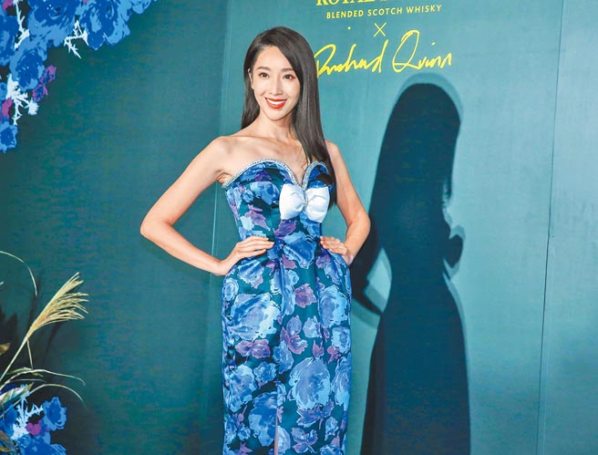 多年没走秀的隋棠，昨穿上高级订制服重新站上伸展台演绎时尚大秀。（粘耿豪摄）