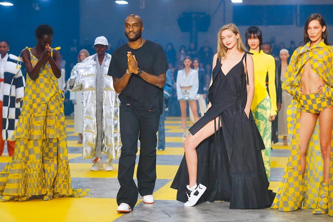 阿布洛（中）的好人緣眾所皆知，右二為名模吉吉哈蒂德。（美聯社）