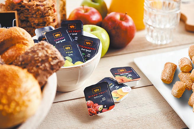 來自美國的蝴蝶餅專賣店Auntie Anne's，推出5款全新比利時原裝進口水果果醬，有草莓、黑櫻桃、綜合莓果、杏桃與藍莓果醬（見圖）每個25元。（德麥食品提供）