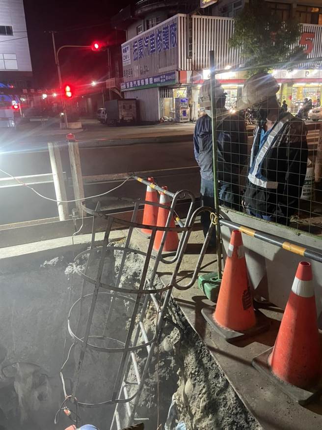 「绿空廊道备援送水管(一)之一工程施工现场，已加强工安改善及防护措施。（台水公司提供）