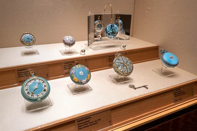 二楼珍藏了1839年至2000年的百达翡丽钟表作品。(图/百达翡丽博物馆提供)