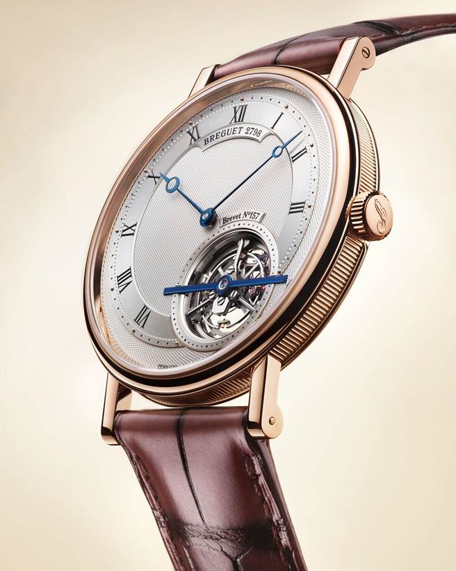 宝玑为庆祝陀飞轮诞生220周年，推出ClassiqueTourbillon Extra-Plat Anniversaire 5365腕表，限量35只。（Breguet提供）