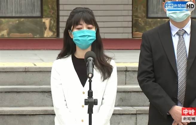 高嘉瑜說明遭男友家暴過程。(中時新聞網直播)