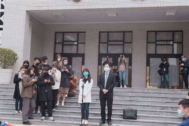 立委高嘉瑜1日前往立法院召开记者会说明遭男友施暴始末。（郭吉铨摄）